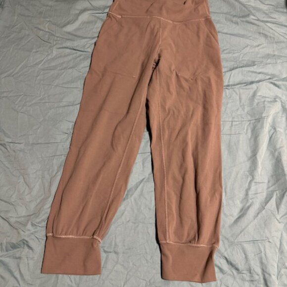 Lululemon Align jogger crops size 4 - Picture 3 of 3